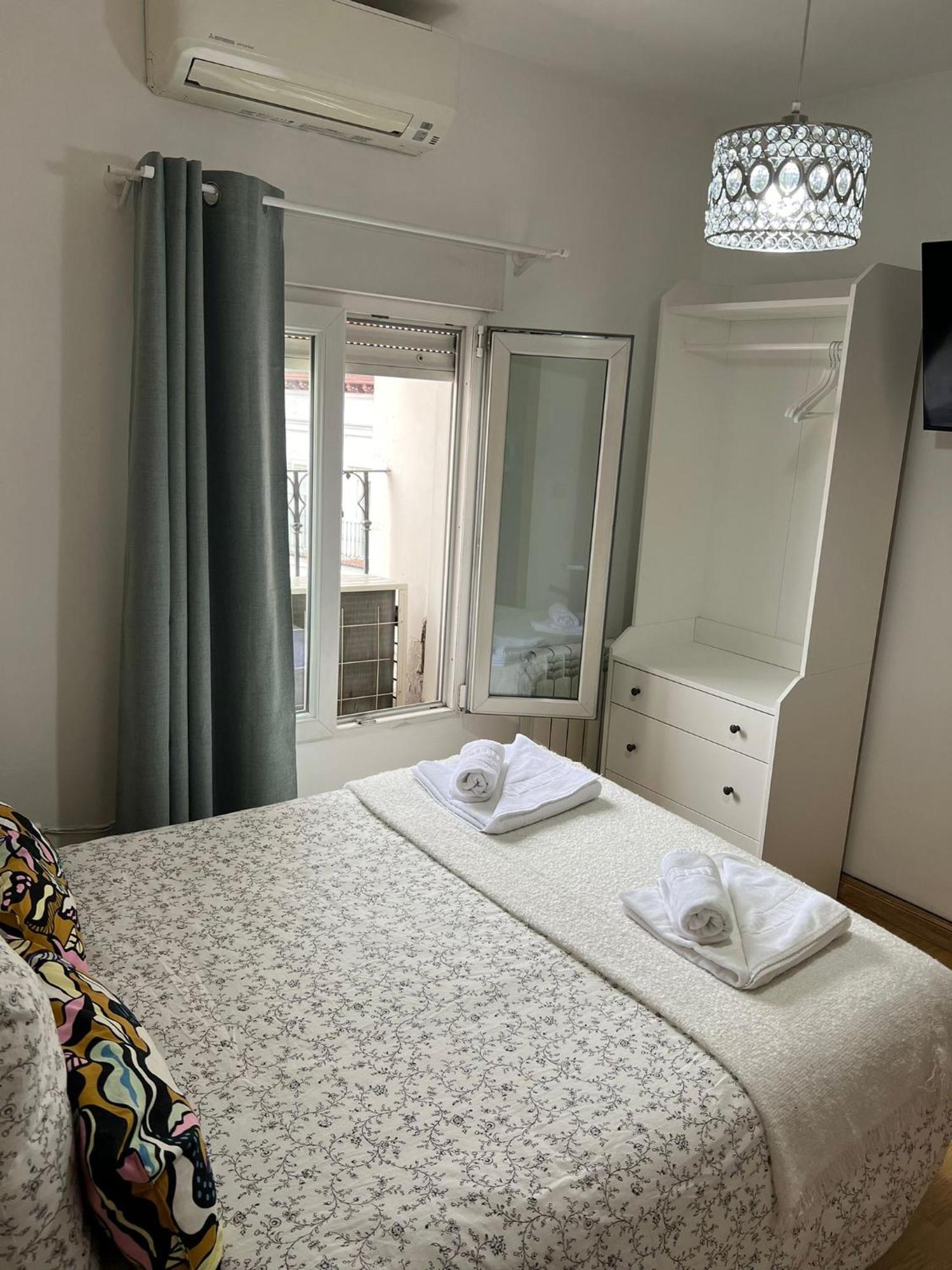Hostal Flat55Мадрид Екстер'єр фото
