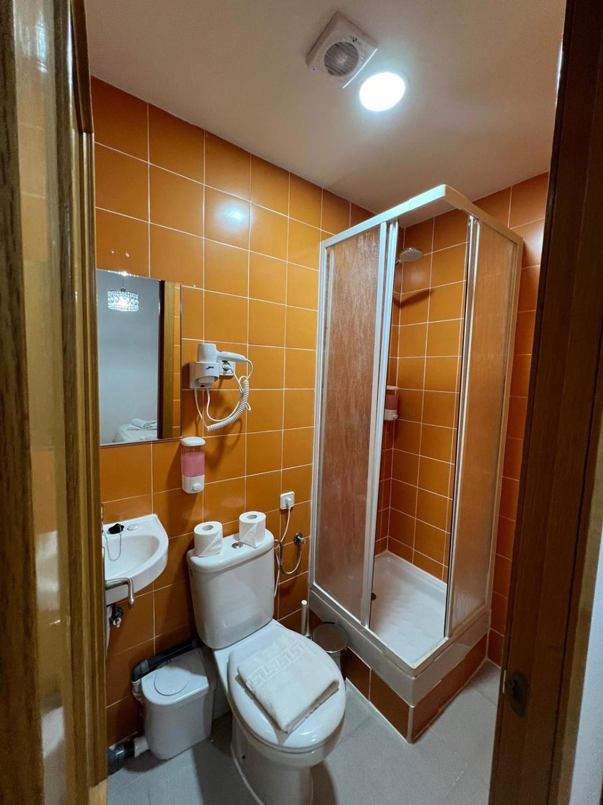 Hostal Flat55Мадрид Екстер'єр фото