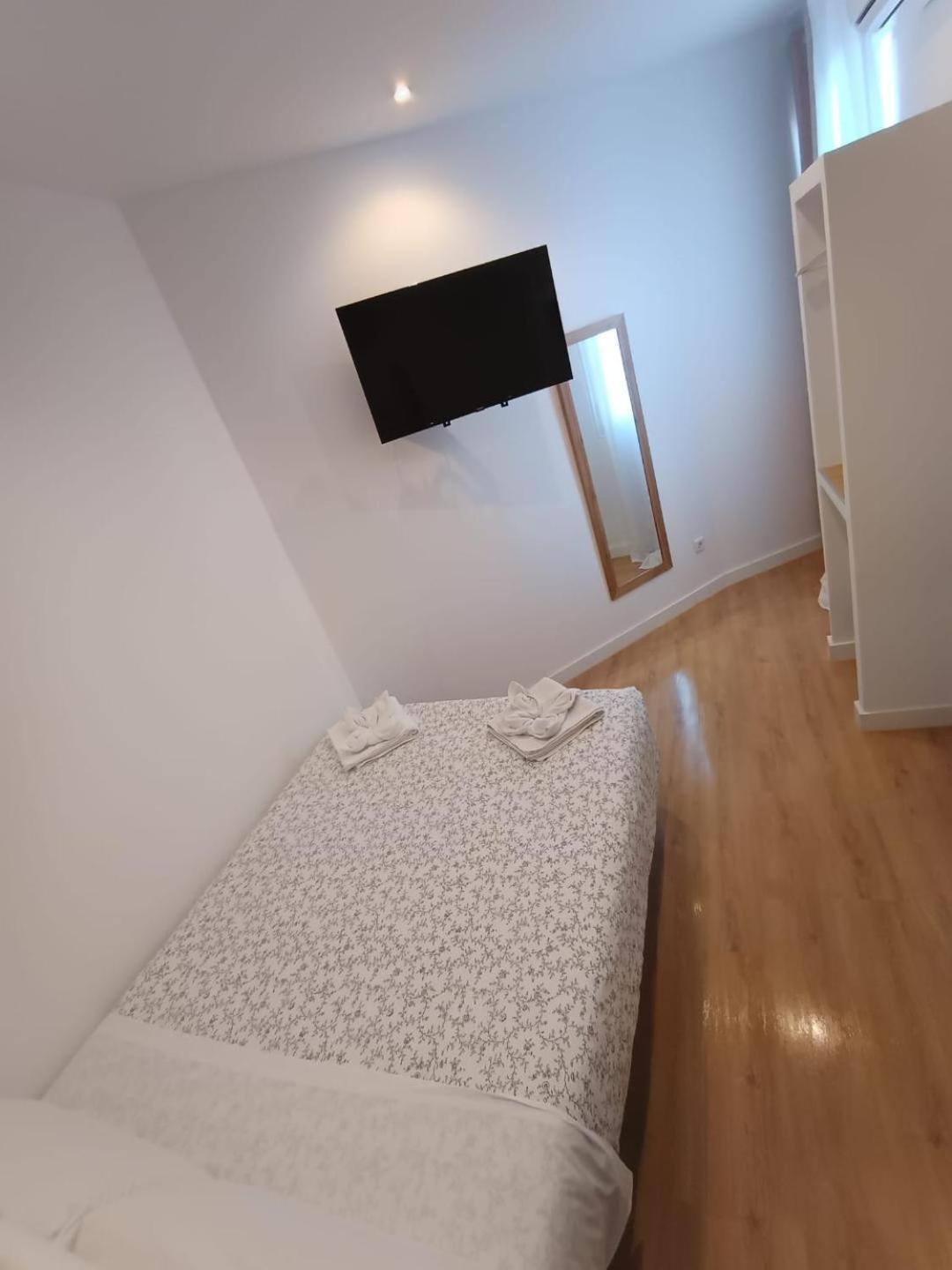 Hostal Flat55Мадрид Екстер'єр фото